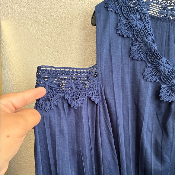 💥New York Laundry Navy Cold Shoulder Lace Top 3X - Picture 5 of 9